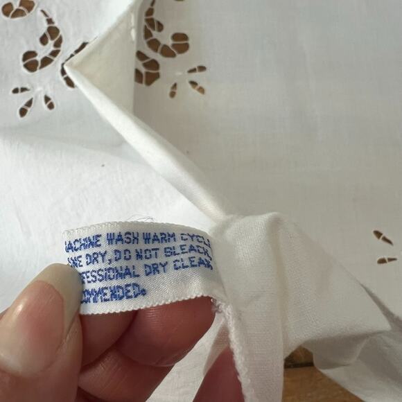 Imperial Elegance Tablecloth White Doily Square 32x32 in 100% Cotton - Picture 7 of 10